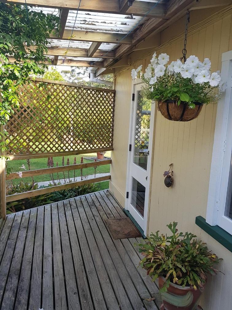 Rose Cottage Tryphena Экстерьер фото